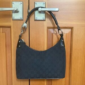 Vintage Gucci Black Shoulder Bag with Sleek Design excellent condition